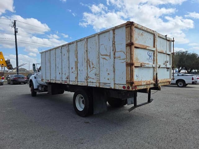 Image of Ford F-750 equipment image 3