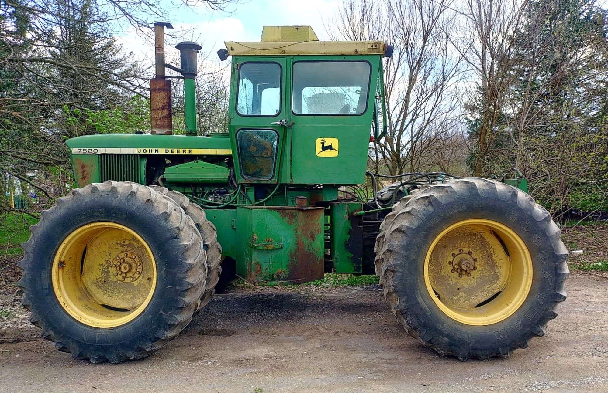 John Deere 7520 Equipment Image0