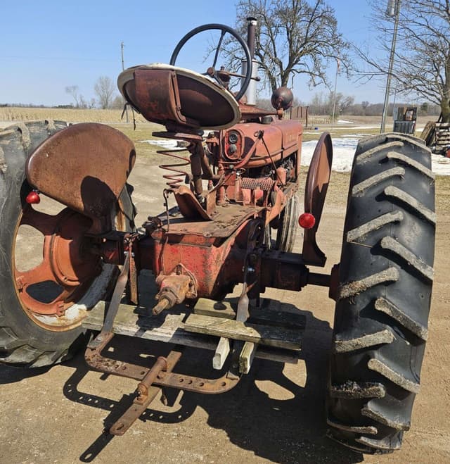 Image of Farmall H equipment image 2