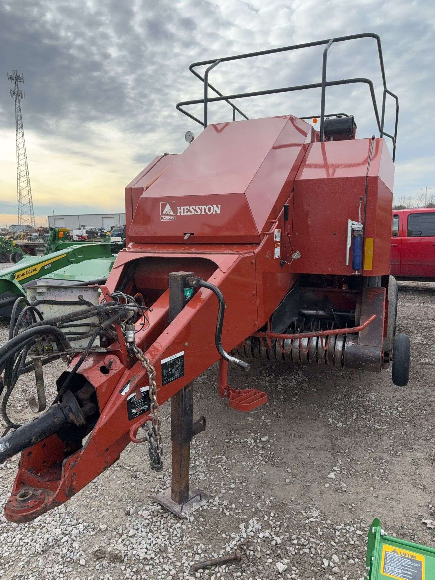 2004 Hesston 4760 Equipment Image0