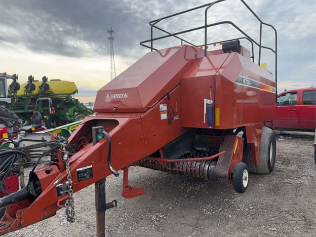 Image of Hesston 4760 equipment image 1
