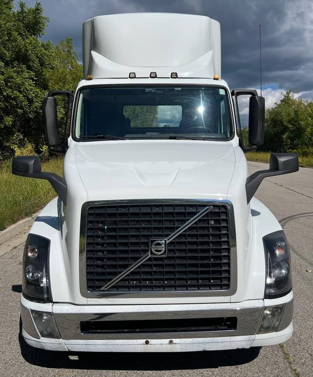 Image of Volvo VNL64T equipment image 4