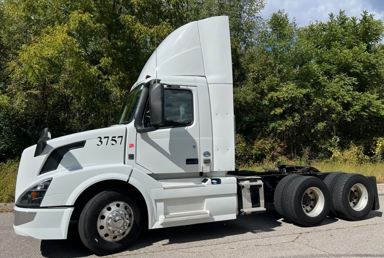 2018 Volvo VNL64T Equipment Image0