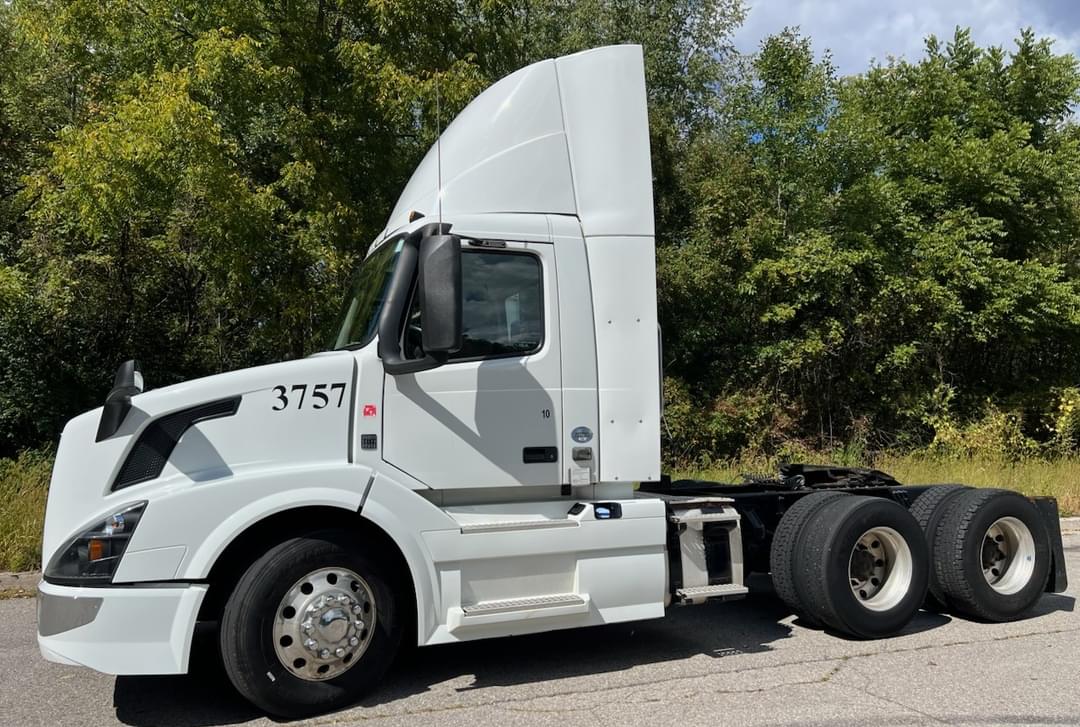 Image of Volvo VNL64T Primary image