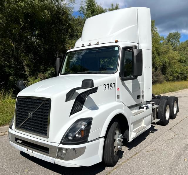 Image of Volvo VNL64T equipment image 1