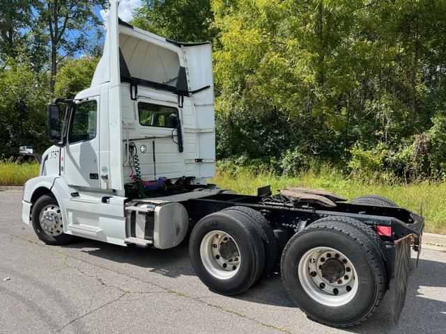 Image of Volvo VNL64T equipment image 2