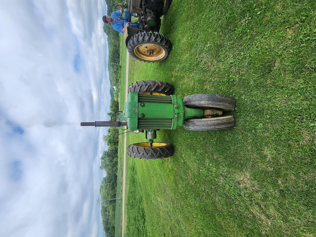 Image of John Deere 520 Image 1