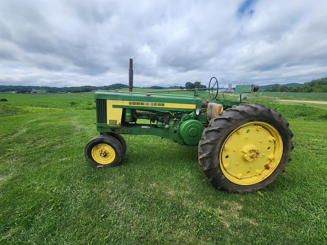Image of John Deere 520 Image 0