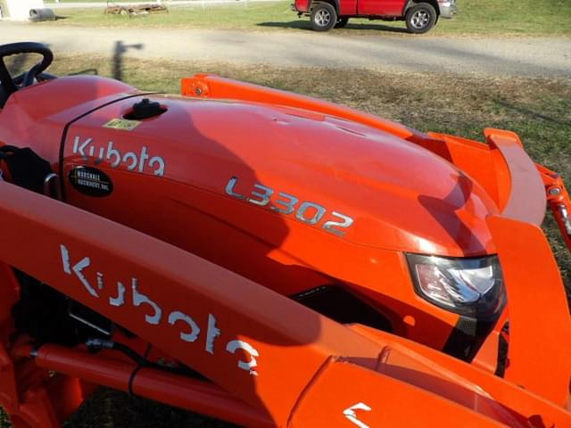 Image of Kubota L3302 equipment image 4