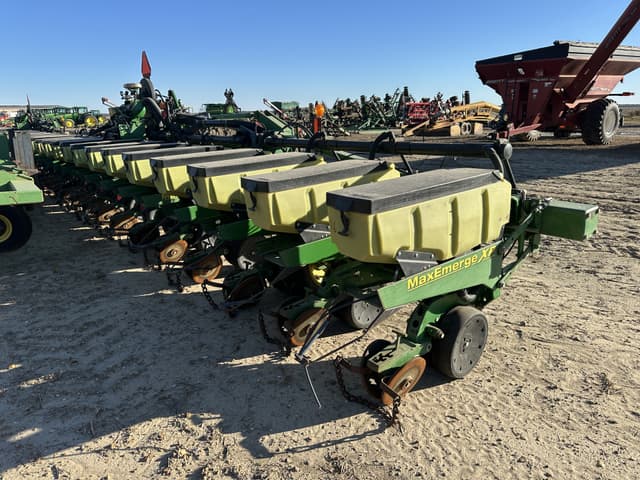 Image of John Deere 1720 equipment image 2