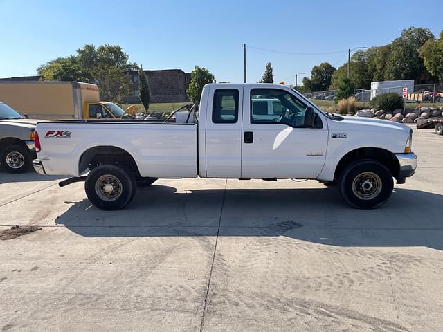 Image of Ford F-350 equipment image 3