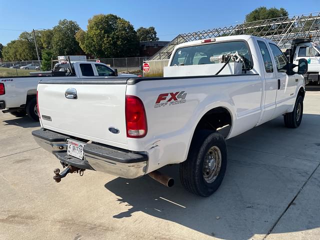 Image of Ford F-350 equipment image 4