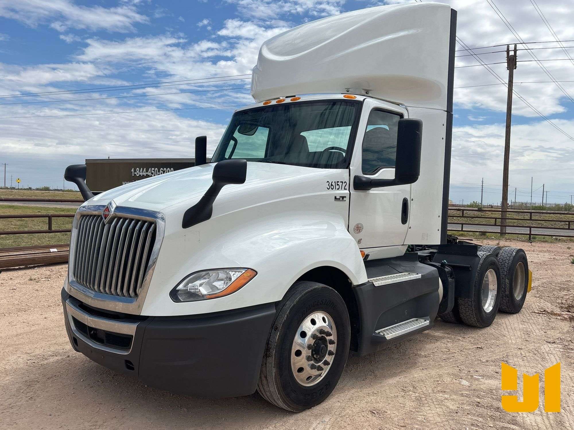 2021 International LT625 Equipment Image0