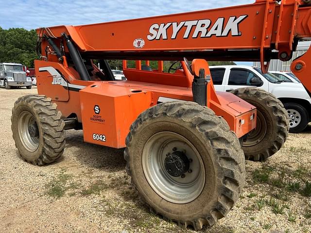 Thumbnail image Skytrak 6042 5