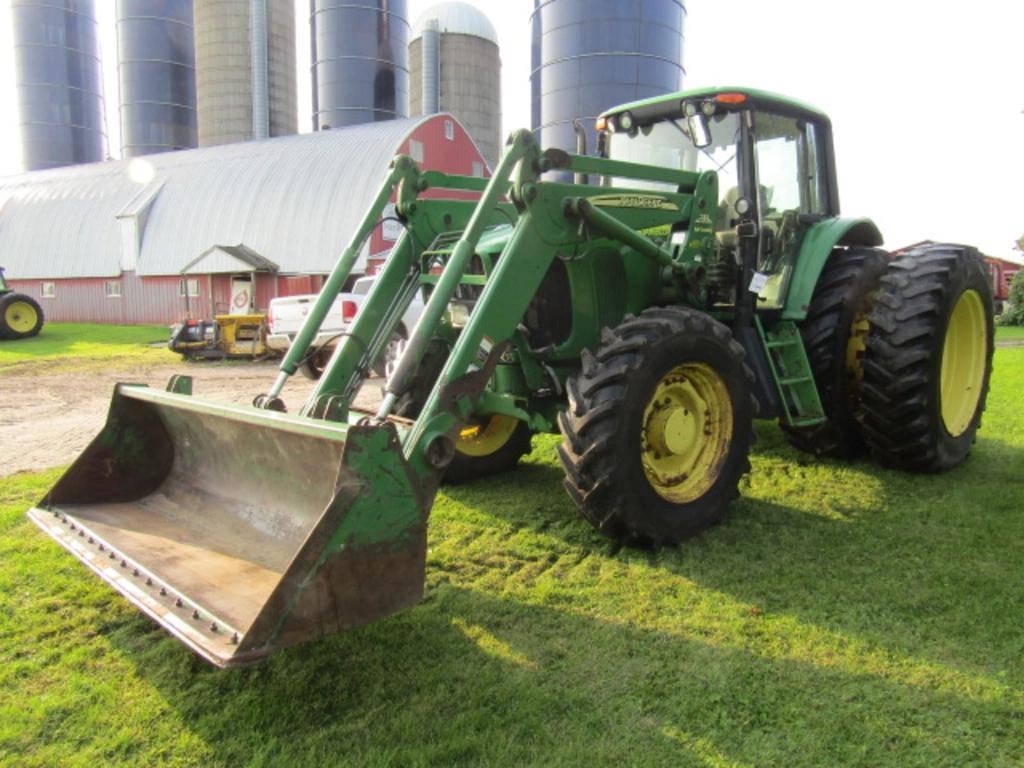 Image of John Deere 7520 Primary image