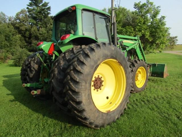 Image of John Deere 7520 equipment image 4