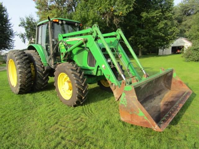 Image of John Deere 7520 equipment image 1