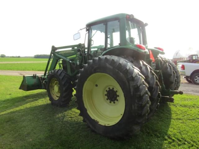 Image of John Deere 7520 equipment image 3
