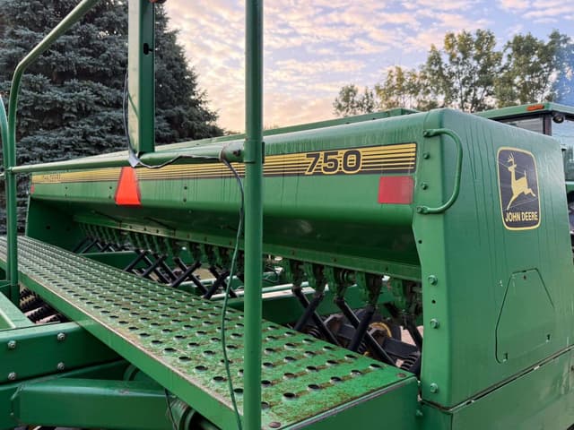 Image of John Deere 750 equipment image 4