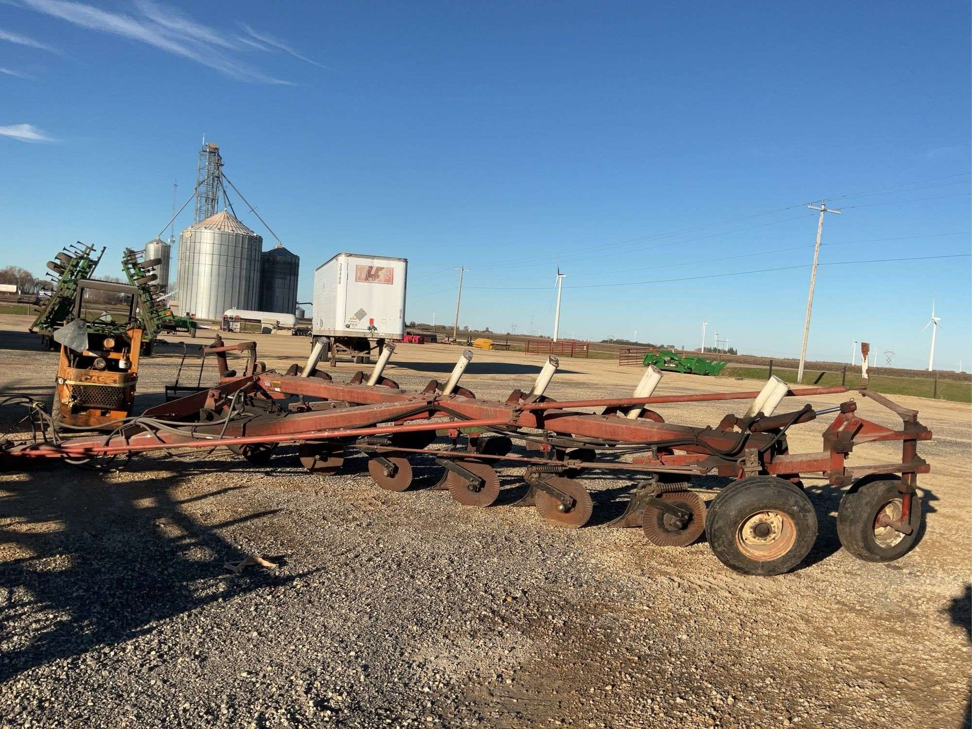 International Harvester 720 Equipment Image0