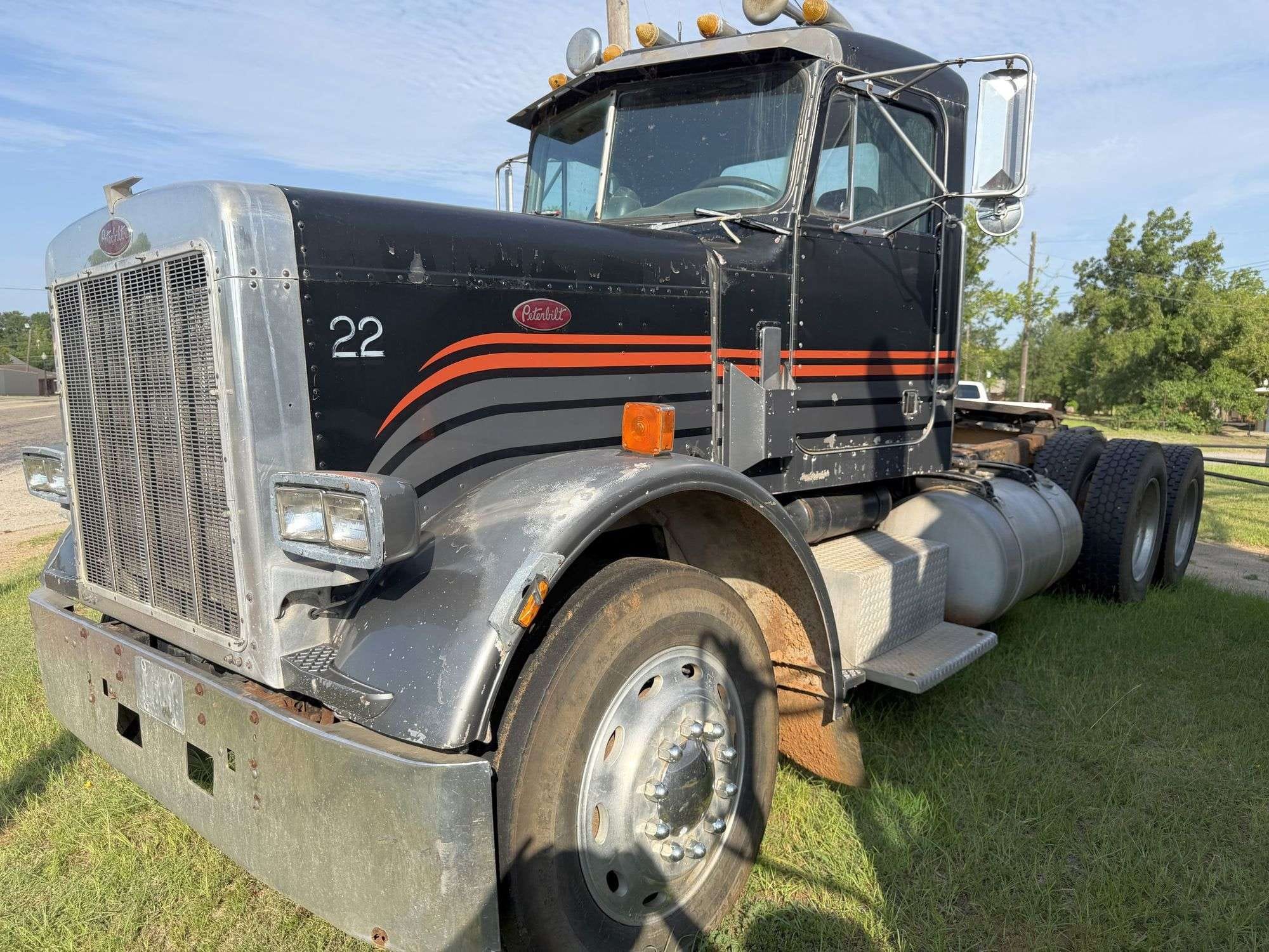 1981 Peterbilt 382 Equipment Image0