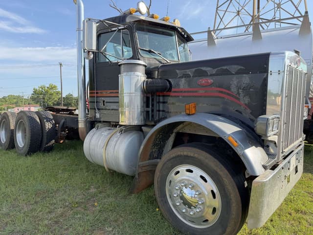 Image of Peterbilt 382 equipment image 1