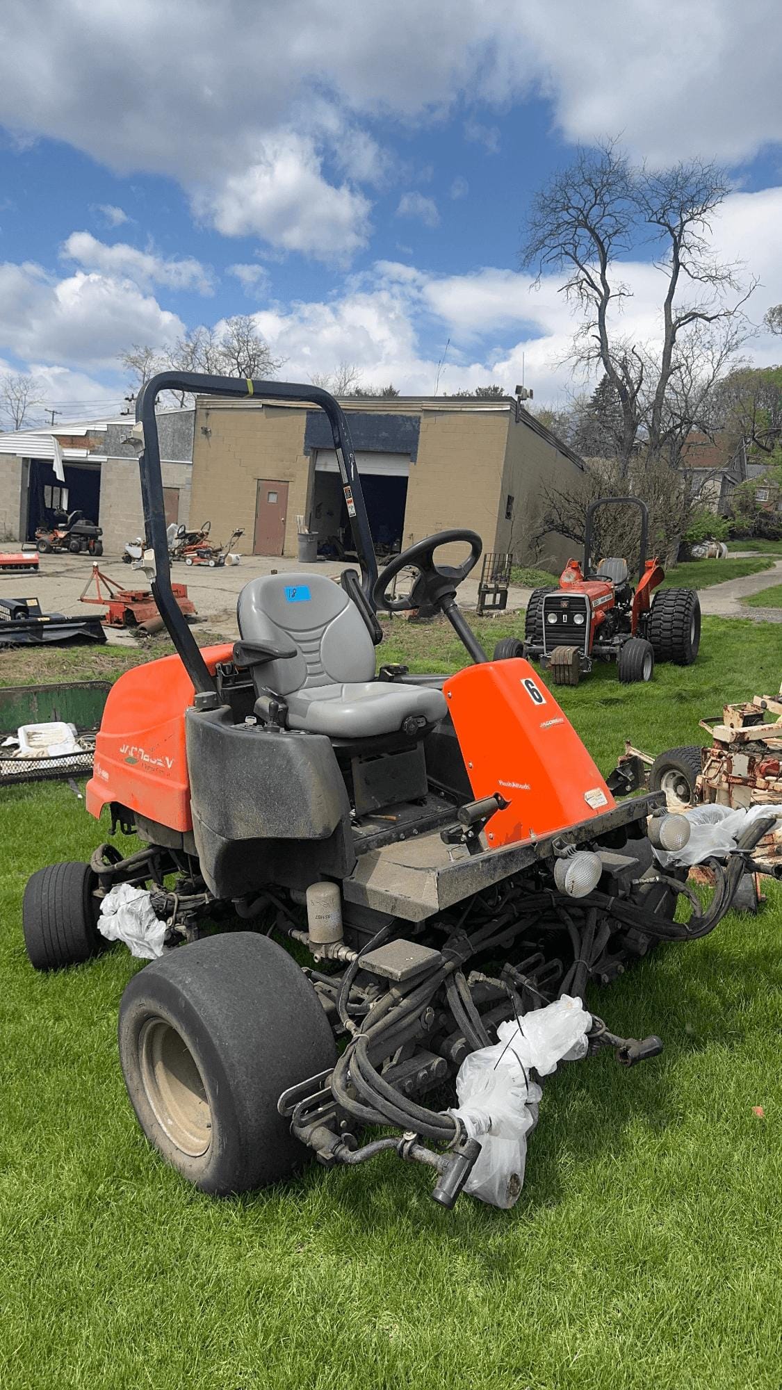 Jacobsen Super LF 1880 Equipment Image0