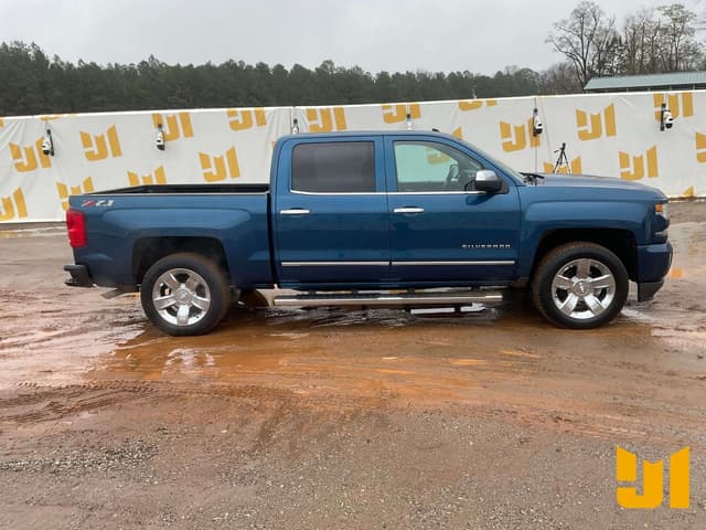 Image of Chevrolet Silverado equipment image 3