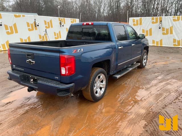 Image of Chevrolet Silverado equipment image 4