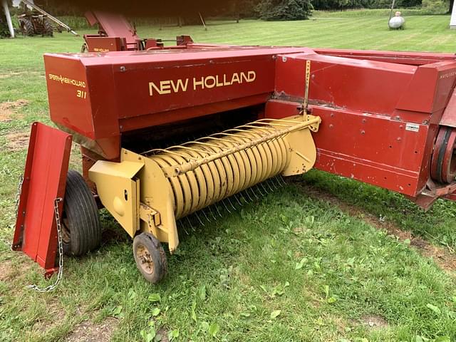 Image of New Holland 311 equipment image 1