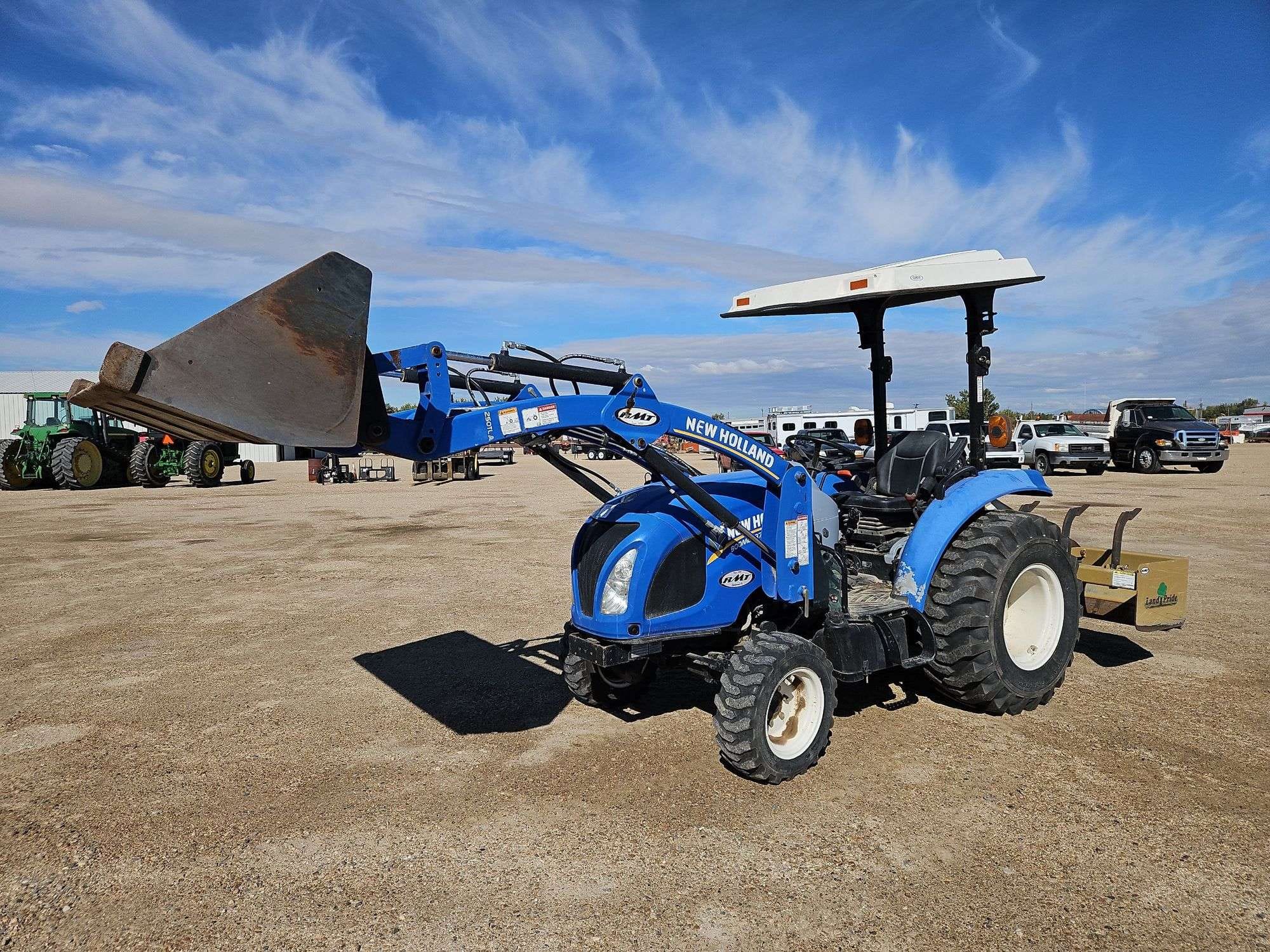 Main image New Holland Boomer 37