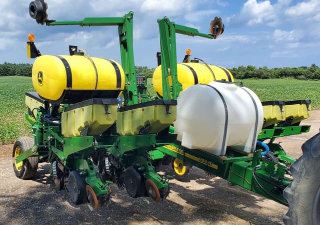 Image of John Deere 1760 equipment image 3