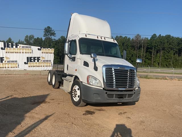 Image of Freightliner Cascadia equipment image 2