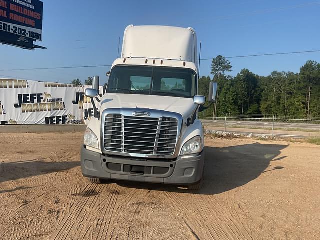 Image of Freightliner Cascadia equipment image 1