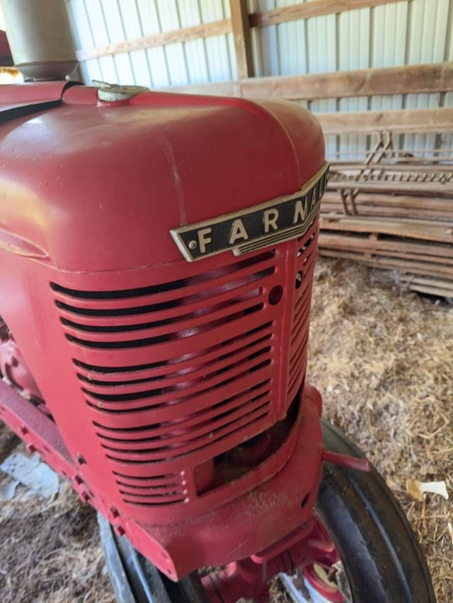 Image of Farmall H equipment image 2
