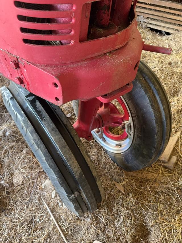 Image of Farmall H equipment image 1