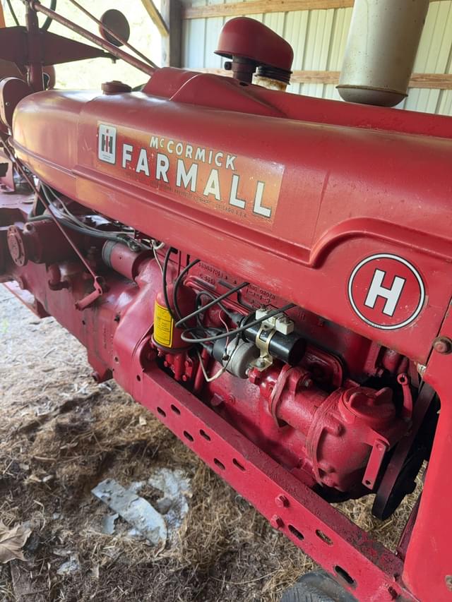 Image of Farmall H equipment image 3