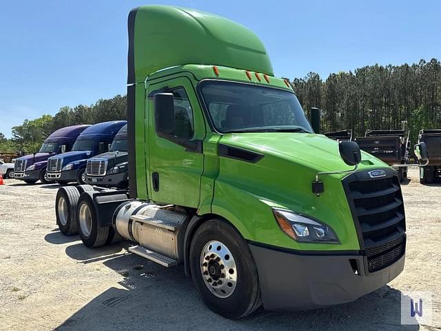Image of Freightliner Cascadia 116 equipment image 1