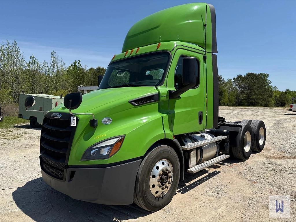 Image of Freightliner Cascadia 116 Primary image