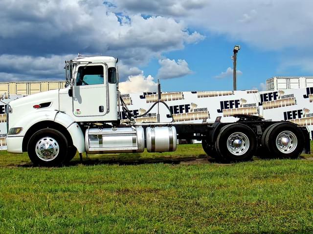 Image of Peterbilt 384 equipment image 1