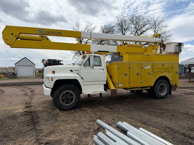 Image of Ford F-8000 equipment image 3