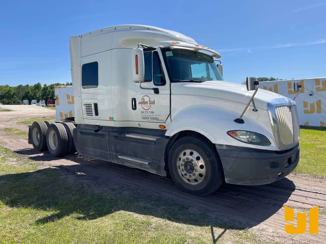 Image of International ProStar Plus 122 equipment image 2