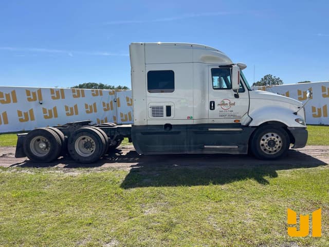 Image of International ProStar Plus 122 equipment image 3