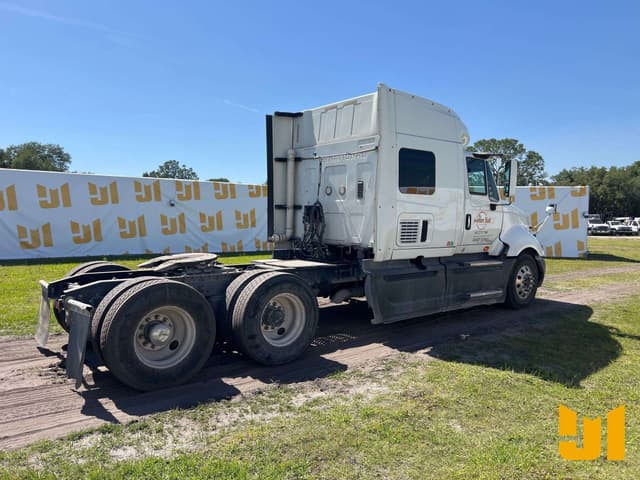 Image of International ProStar Plus 122 equipment image 4