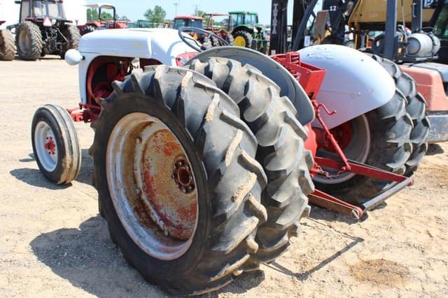 Image of Ford 8N equipment image 1