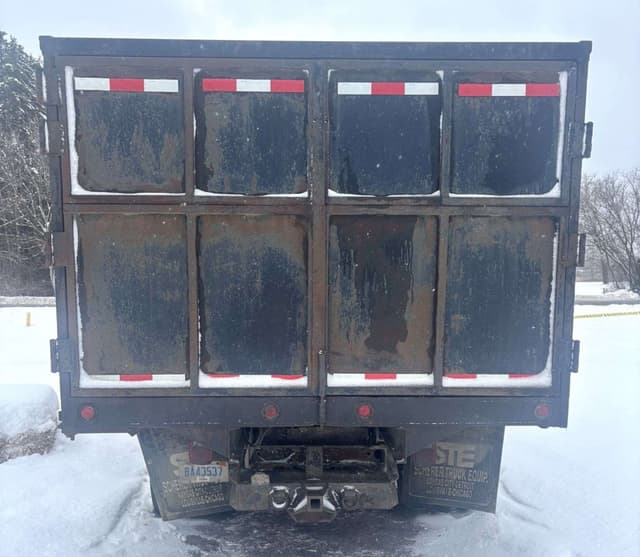 Image of Ford F-550 equipment image 3