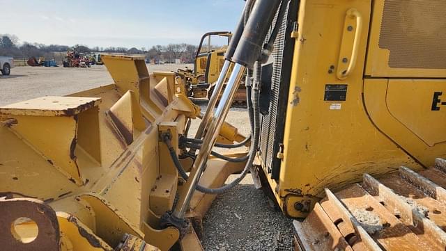 Image of Caterpillar D6T XL equipment image 2