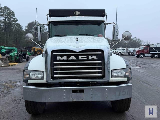 Image of Mack GR84F equipment image 1