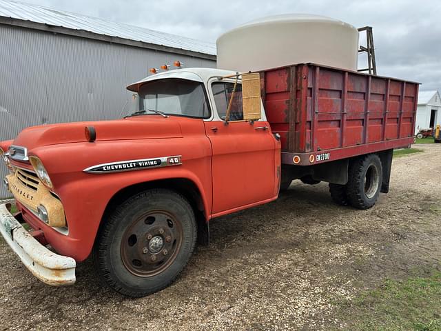 Image of Chevrolet Viking 40 equipment image 1