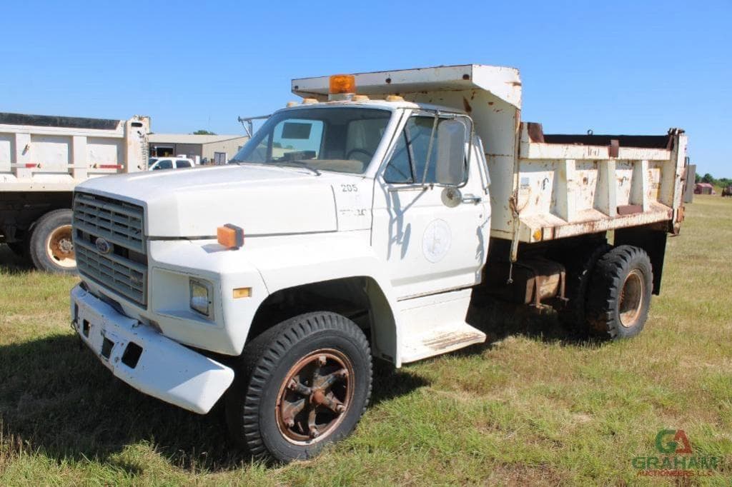 Image of Ford F-700 Primary image